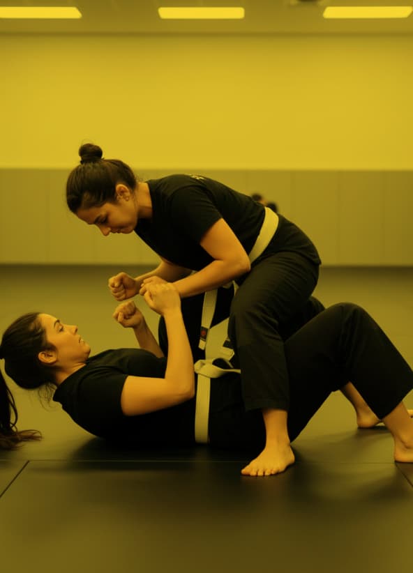 Women ground-fighting